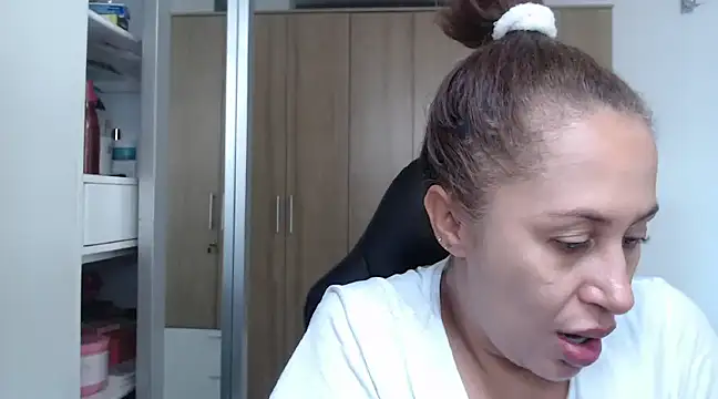 RoxanaLove9 online show from 12/08/24, 05:01