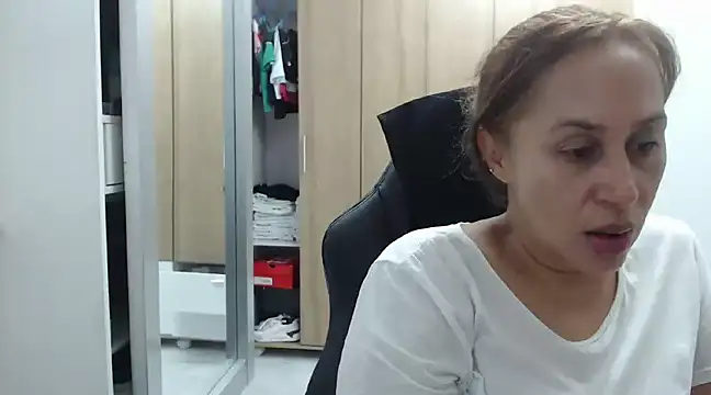 RoxanaLove9 online show from 12/20/24, 12:41