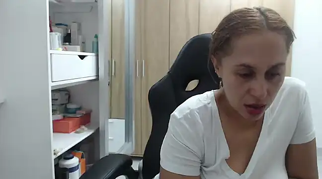 RoxanaLove9 online show from 12/27/24, 04:04
