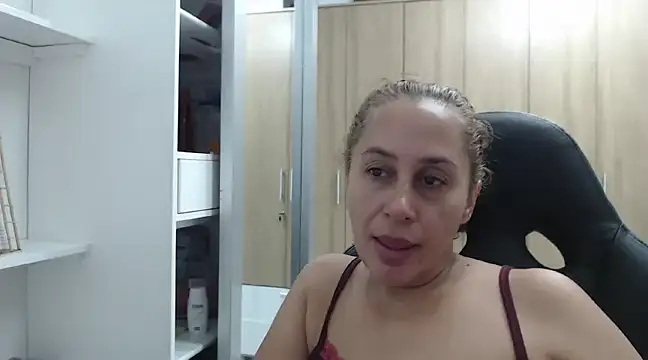 RoxanaLove9 online show from 01/01/25, 02:30