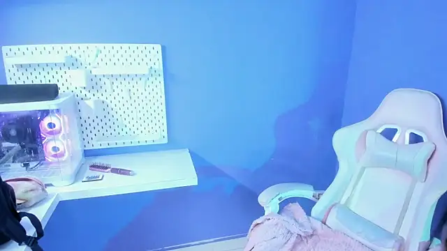 Annie9  online show from 10/02/25, 02:40