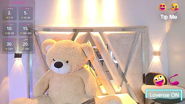 Snapshot of Annie9_ chatting on 10/31/25, 09:54 Annie9 online show from 10/31/25, 09:54