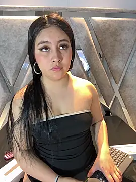 Snapshot of Annie9_ chatting on 11/23/25, 05:18 Annie9 online show from 11/23/25, 05:18