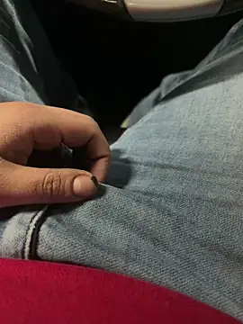 Snapshot of themasteer69 chatting on 11/25/25, 01:05 themasteer69 online show from 11/25/25, 01:05