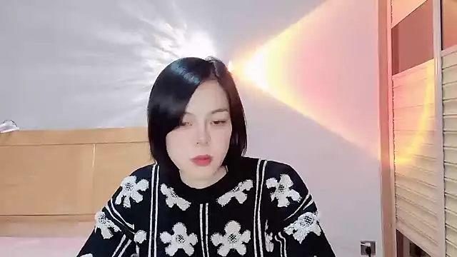 Linda-LL online show from 12/19/24, 01:18