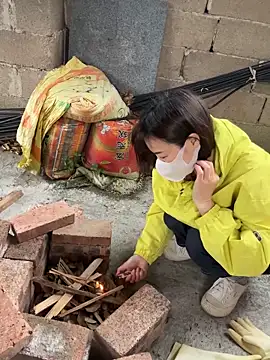 Linda-LL online show from 10/22/25, 05:30