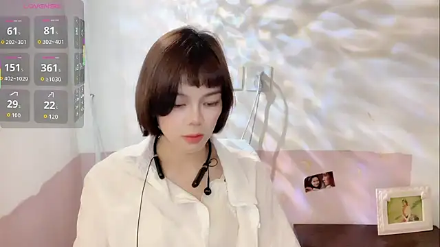 Linda-LL online show from 10/26/25, 06:19