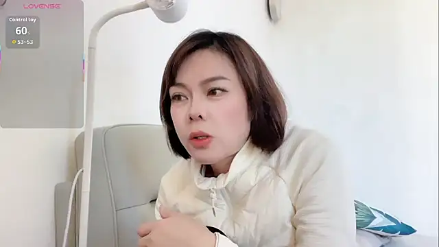 Linda-LL online show from 12/01/25, 03:55