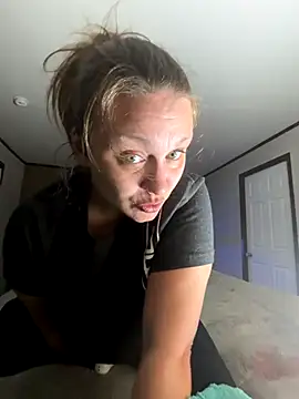 Snapshot of IvanaPlenty chatting on 10/17/25, 04:04 IvanaPlenty online show from 10/17/25, 04:04