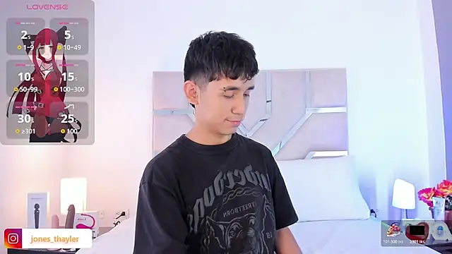 Snapshot of Thayler_jones chatting on 11/28/25, 12:08 Thayler jones online show from 11/28/25, 12:08