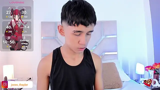 Snapshot of Thayler_jones chatting on 11/29/25, 11:13 Thayler jones online show from 11/29/25, 11:13