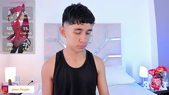 Snapshot of Thayler_jones chatting on 11/30/25, 12:09 Thayler jones online show from 11/30/25, 12:09