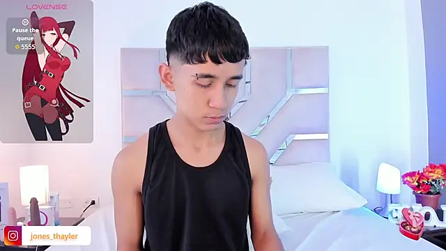 Snapshot of Thayler_jones chatting on 12/01/25, 12:10 Thayler jones online show from 12/01/25, 12:10