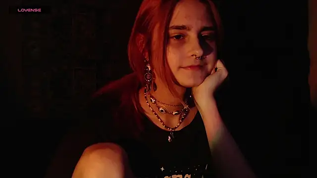 Snapshot of scarlettharrison09 chatting on 10/23/25, 05:33 scarlettharrison09 online show from 10/23/25, 05:33