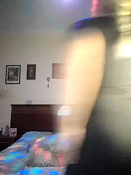 Snapshot of DesireSatler chatting on 10/19/25, 03:40 DesireSatler online show from 10/19/25, 03:40