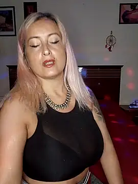Snapshot of DesireSatler chatting on 02/20/26, 01:35 DesireSatler online show from 02/20/26, 01:35