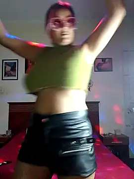 Snapshot of DesireSatler chatting on 05/24/26, 10:04 DesireSatler online show from 05/24/26, 10:04