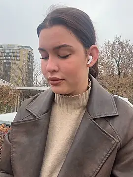 Snapshot of KikiWatson chatting on 11/15/25, 07:05 KikiWatson online show from 11/15/25, 07:05