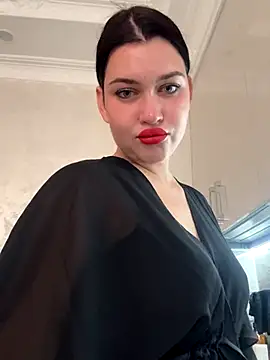 Snapshot of KikiWatson chatting on 11/28/25, 09:01 KikiWatson online show from 11/28/25, 09:01