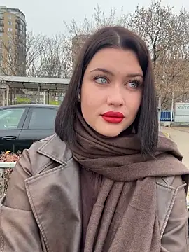 Snapshot of KikiWatson chatting on 12/04/25, 07:06 KikiWatson online show from 12/04/25, 07:06