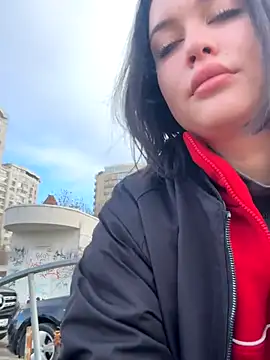 Snapshot of KikiWatson chatting on 12/05/25, 07:06 KikiWatson online show from 12/05/25, 07:06