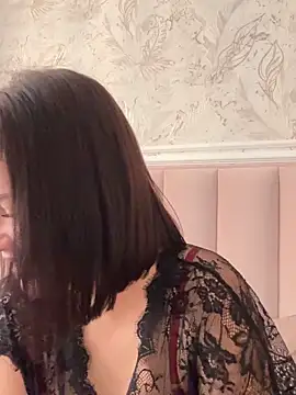 Snapshot of KikiWatson chatting on 12/17/25, 07:58 KikiWatson online show from 12/17/25, 07:58