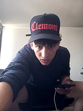 Snapshot of LatinBoysxxx chatting on 12/05/24, 05:39 LatinBoysxxx online show from 12/05/24, 05:39