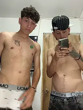 Snapshot of LatinBoysxxx chatting on 01/21/25, 01:08 LatinBoysxxx online show from 01/21/25, 01:08