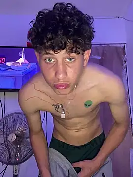 Snapshot of LatinBoysxxx chatting on 03/03/25, 10:10 LatinBoysxxx online show from 03/03/25, 10:10