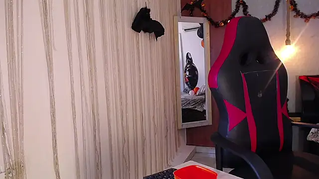 Snapshot of hera_divine chatting on 10/31/25, 10:33 hera divine online show from 10/31/25, 10:33