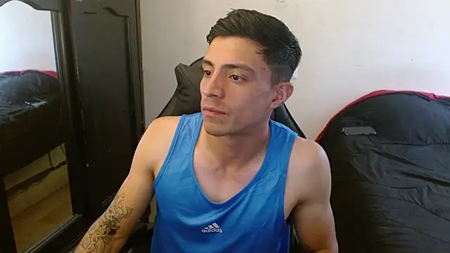 Snapshot of kv___xxx_ chatting on 09/22/25, 05:59 kv xxx online show from 09/22/25, 05:59