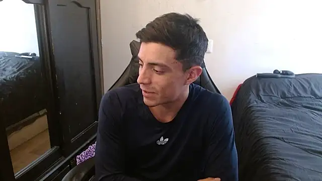 Snapshot of kv___xxx_ chatting on 09/30/25, 08:03 kv xxx online show from 09/30/25, 08:03