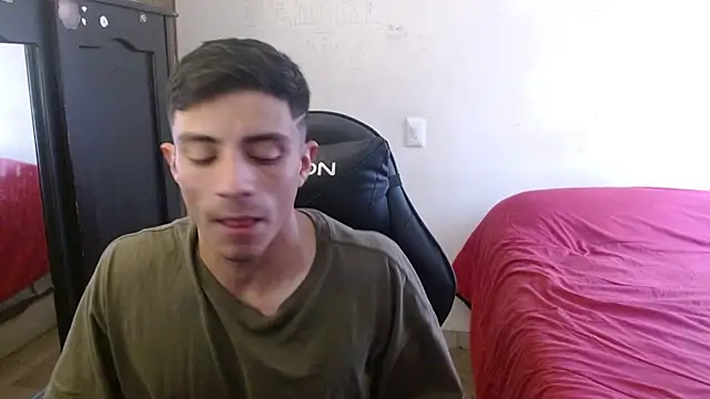 Snapshot of kv___xxx_ chatting on 10/04/25, 05:00 kv xxx online show from 10/04/25, 05:00