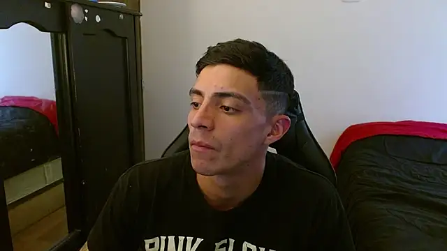 Snapshot of kv___xxx_ chatting on 10/08/25, 07:44 kv xxx online show from 10/08/25, 07:44