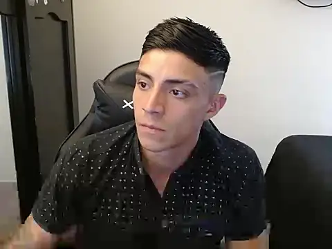 Snapshot of kv___xxx_ chatting on 10/30/25, 04:41 kv xxx online show from 10/30/25, 04:41