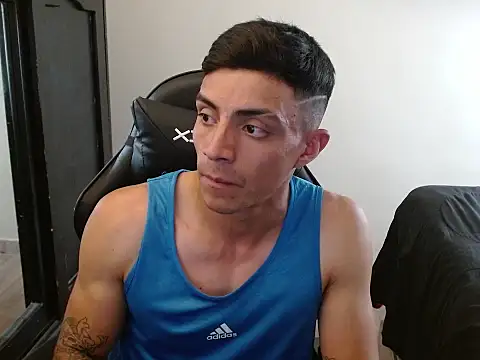 Snapshot of kv___xxx_ chatting on 10/31/25, 09:16 kv xxx online show from 10/31/25, 09:16