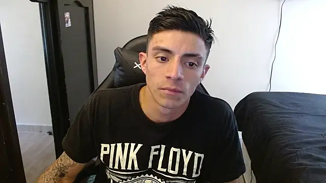 Snapshot of kv___xxx_ chatting on 11/04/25, 06:29 kv xxx online show from 11/04/25, 06:29