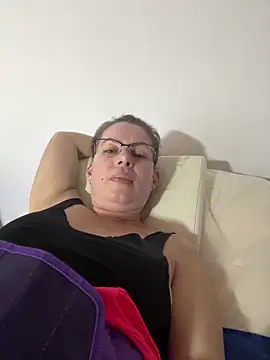 Snapshot of uber_babe chatting on 12/18/24, 06:25 uber babe online show from 12/18/24, 06:25