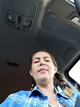 Snapshot of uber_babe chatting on 01/01/25, 12:11 uber babe online show from 01/01/25, 12:11