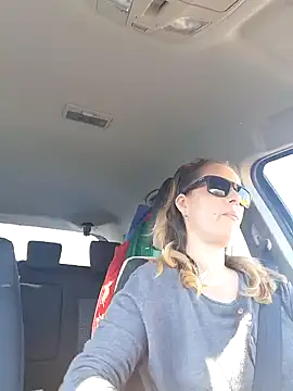 Snapshot of uber_babe chatting on 01/06/25, 12:13 uber babe online show from 01/06/25, 12:13