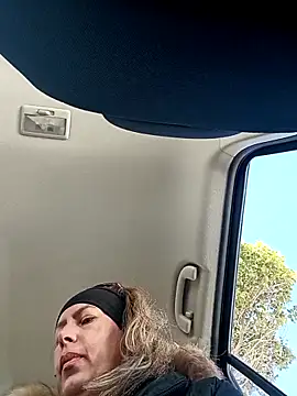 Snapshot of uber_babe chatting on 12/03/25, 11:41 uber babe online show from 12/03/25, 11:41