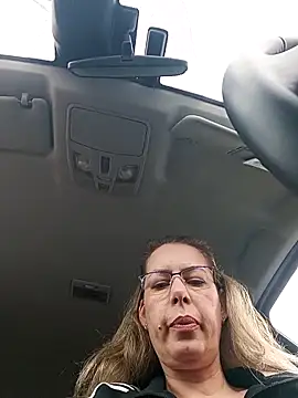 Snapshot of uber_babe chatting on 02/02/26, 11:42 uber babe online show from 02/02/26, 11:42