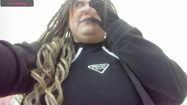 Snapshot of michell_taylor__ chatting on 10/19/25, 03:40 michell taylor online show from 10/19/25, 03:40