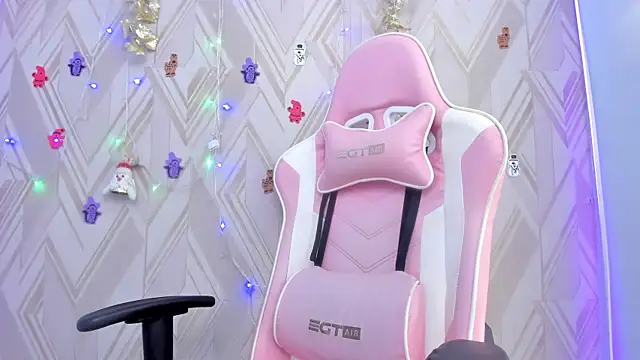 alanaflores  online show from 12/21/24, 04:14