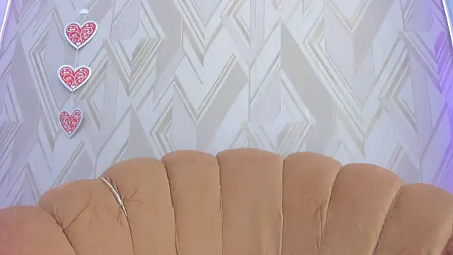 alanaflores  online show from 02/10/25, 05:30