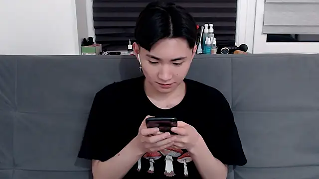 Snapshot of Miram_Yu chatting on 02/08/25, 12:49 Miram Yu online show from 02/08/25, 12:49