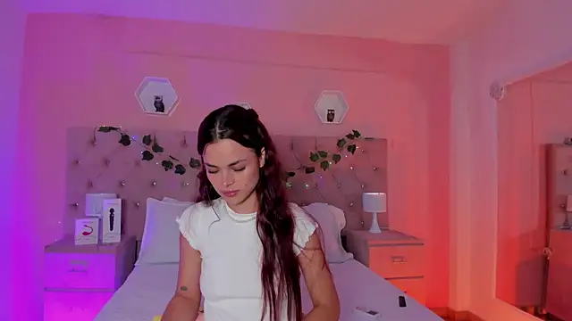 HannaRhodes online show from 01/16/25, 10:23