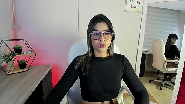 Snapshot of _kylie__smith_ chatting on 02/05/25, 07:42 kylie smith online show from 02/05/25, 07:42