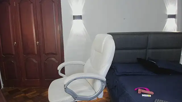 Snapshot of _kylie__smith_ chatting on 03/19/25, 08:00 kylie smith online show from 03/19/25, 08:00