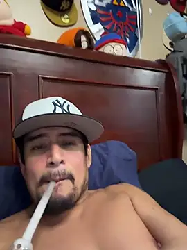 Snapshot of TommyPNP2846 chatting on 12/16/25, 04:23 TommyPNP2846 online show from 12/16/25, 04:23